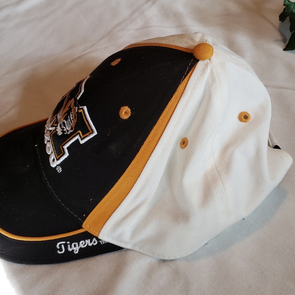 Hat - Picture 2 of 5